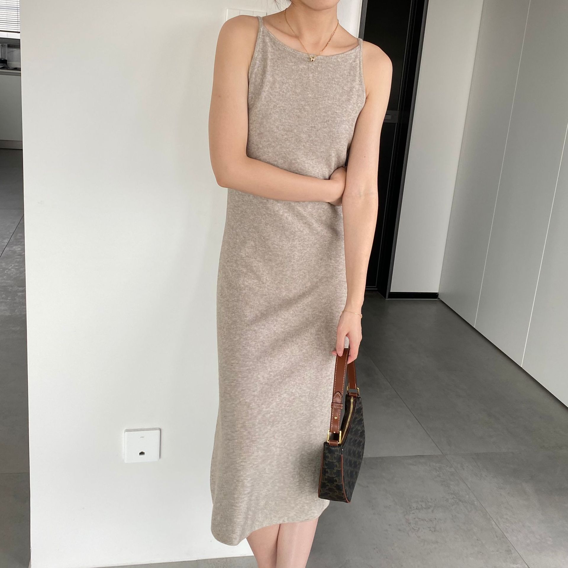 简约休闲连衣裙2020 纯色修身长裙显瘦吊带裙纯色针织裹胸裙子