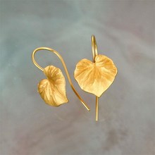 Simple Designer Lotus Leaf Stud Earrings for Women Fashion跨