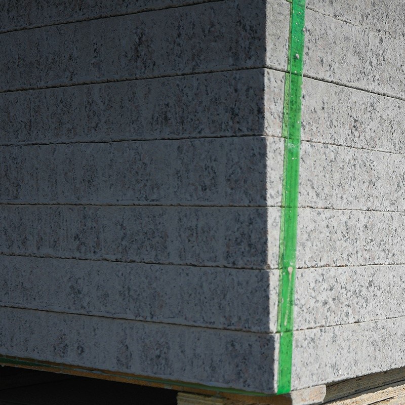 芝麻灰大理石花岗岩火烧板防滑五莲花红广场地砖工程板路沿石平石