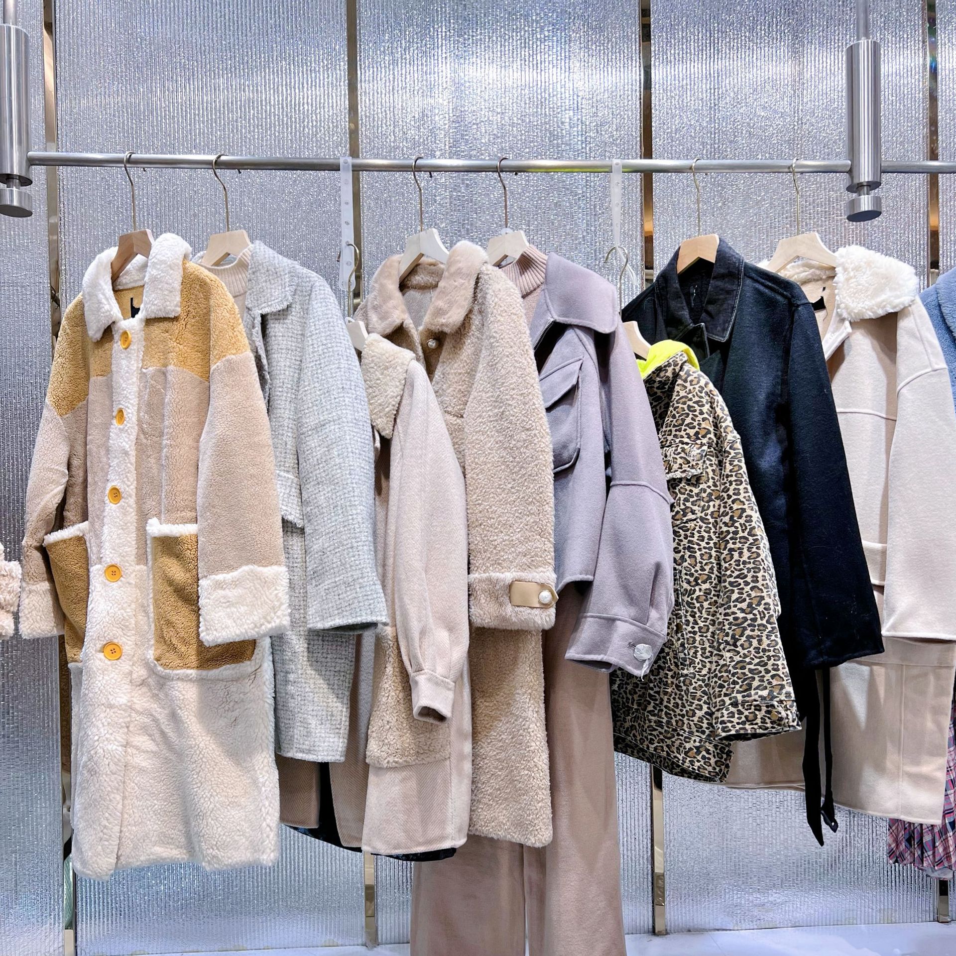 依薰22秋冬品牌折扣女装库存尾货批发货源清仓处理杭州四季青服饰