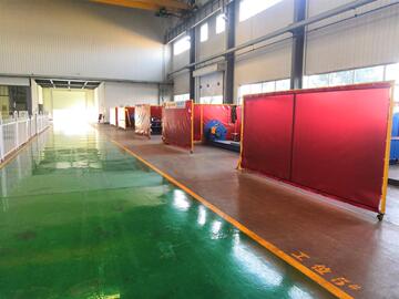 红色防弧光门帘含铁配件车间防辐射电焊渣挂帘pvc软玻璃工厂专用