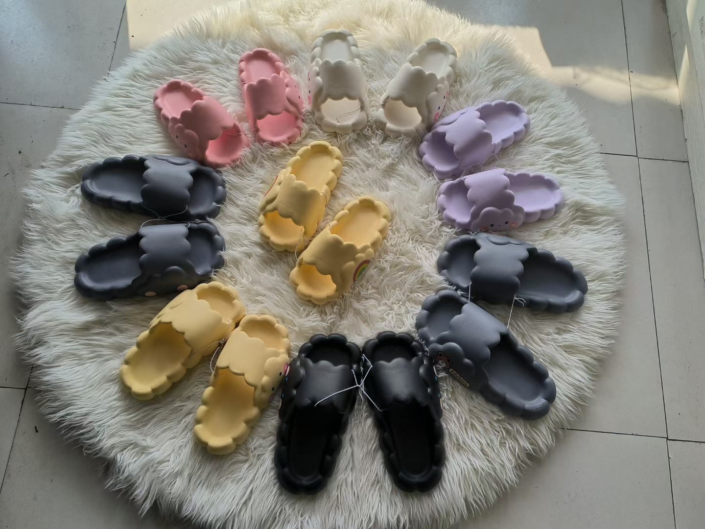 New Cloud Slippers for Girls Summer Poop Feeling Indoor Home Medium and Big Children Bath Non-Slip Parent-Child Sandals for Men