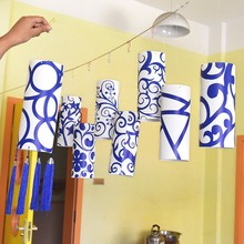 幼儿园学校室内布置创意硬卡纸圆筒纸筒青花瓷环创空中吊饰装饰