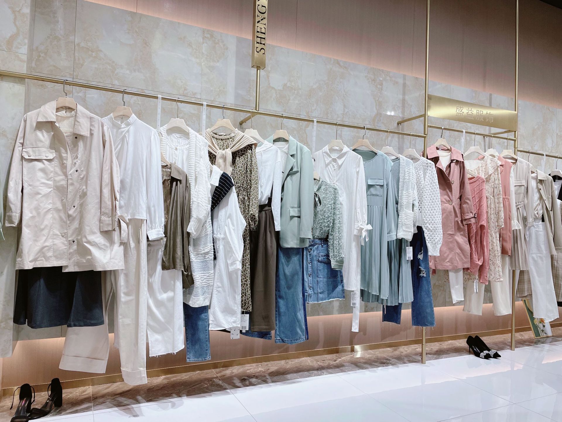 觅恋milian春装剪标折扣女装杭州四季青衣服批发尾货直播一手货源