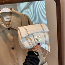 流行链条包包女2022新款潮流时尚简约洋气单肩斜挎包通勤锁扣女包