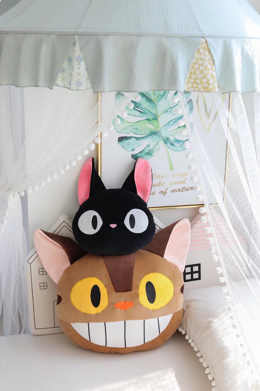 新款羽绒棉黑猫巴士抱枕靠垫午睡枕头床头靠办公室靠背腰枕礼物