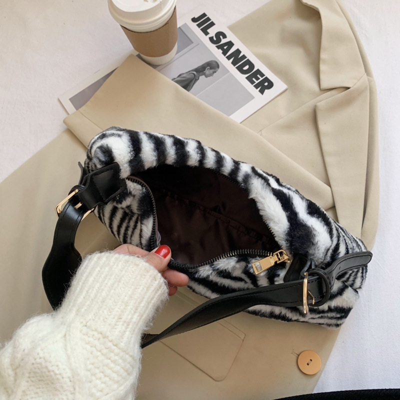 Women's Plush Bag Large Capacity 2022 New Fashion Autumn Shoulder Bag Furry Class Commuter Tote