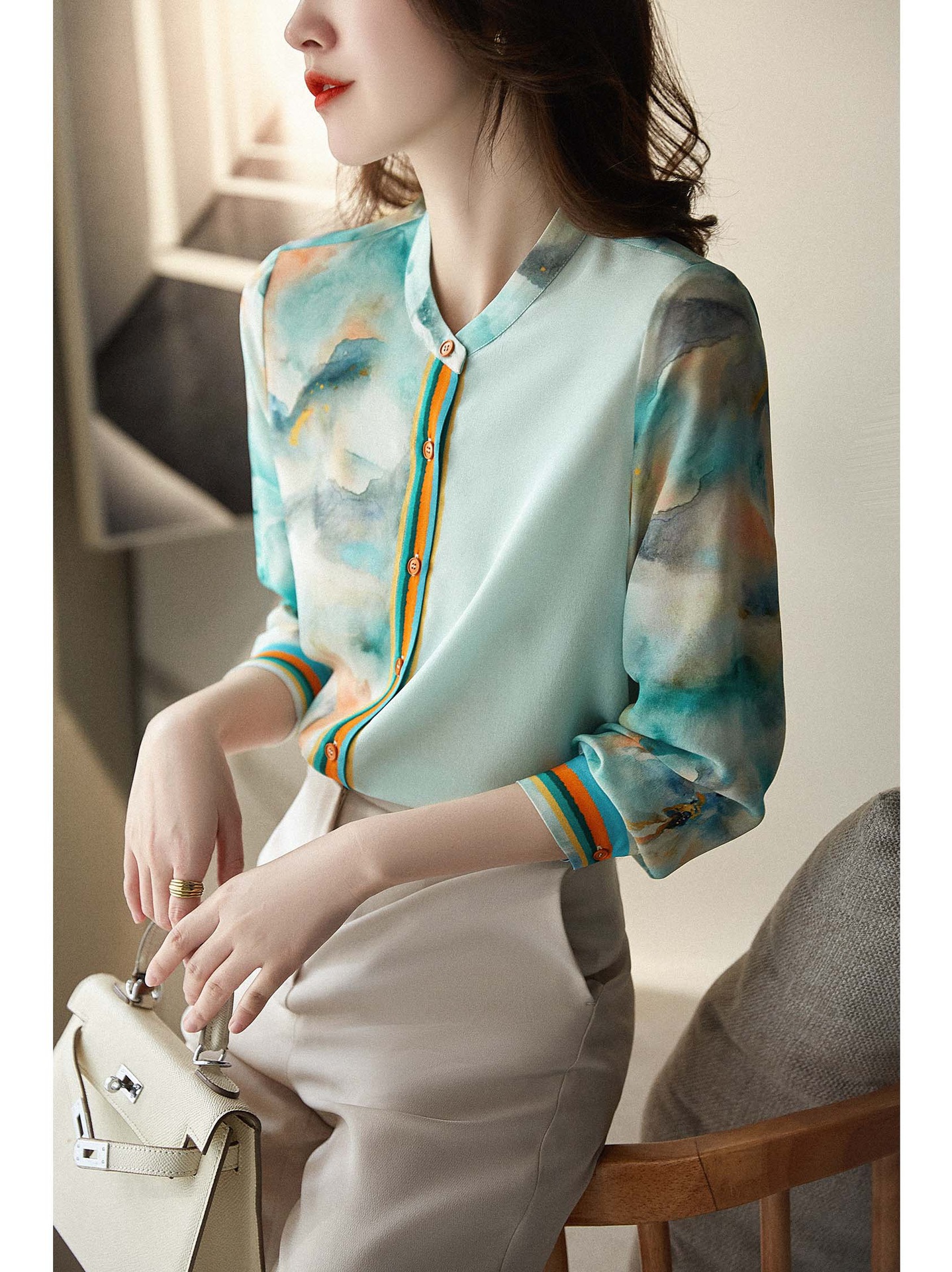 春夏优雅风情 知性女人 时尚洋气 立领 印花 桑蚕丝上衣elsy51781