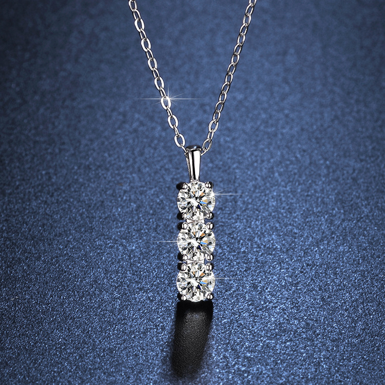 跨境直播气质百搭仿真莫桑石项链女士小众时尚四爪长条吊坠锁骨链