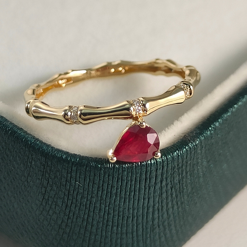 鸽血红宝石戒指18k金镶嵌天然彩宝水滴红宝女戒小巧轻奢百搭尾戒