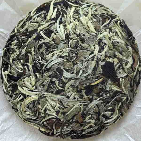 2024新茶云南白茶一口料茶饼 月光美人357克景谷一芽一叶月光白