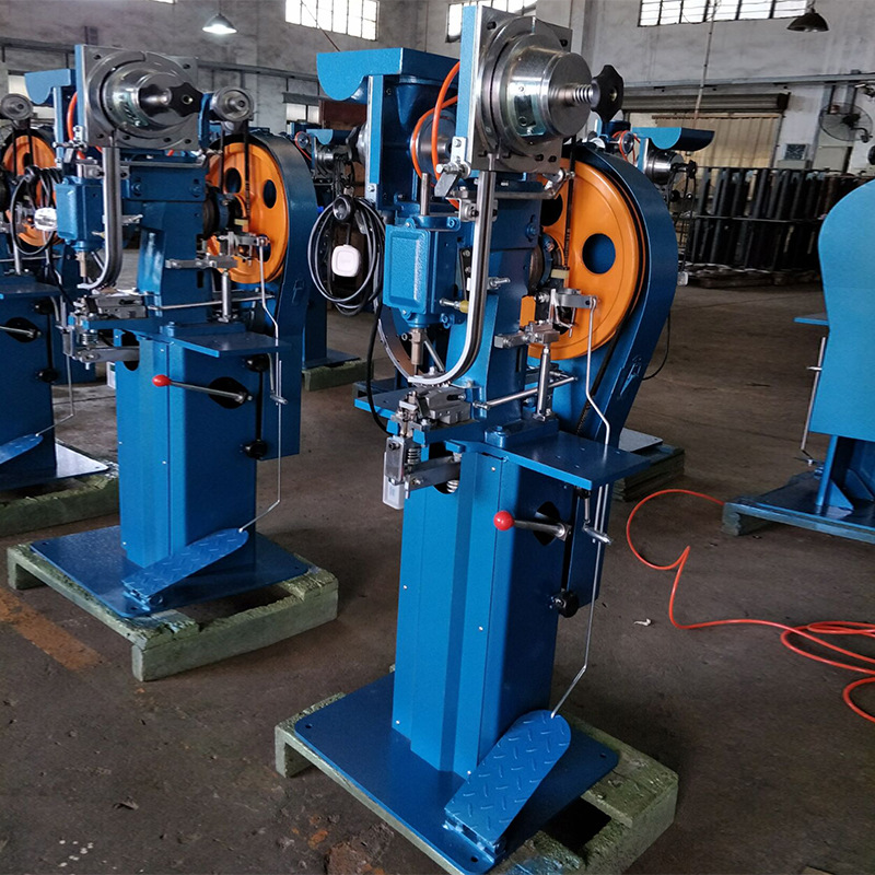 服装自动纽扣机 金属四合扣纽扣机 全自动纽扣机 厂家直供纽扣机