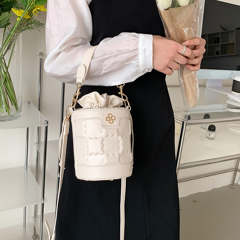 Special-Interest Design Small Bag Women's Bag 2021 New Fashion Shoulder Messenger Bag Autumn and Winter Portable Bucket Bag