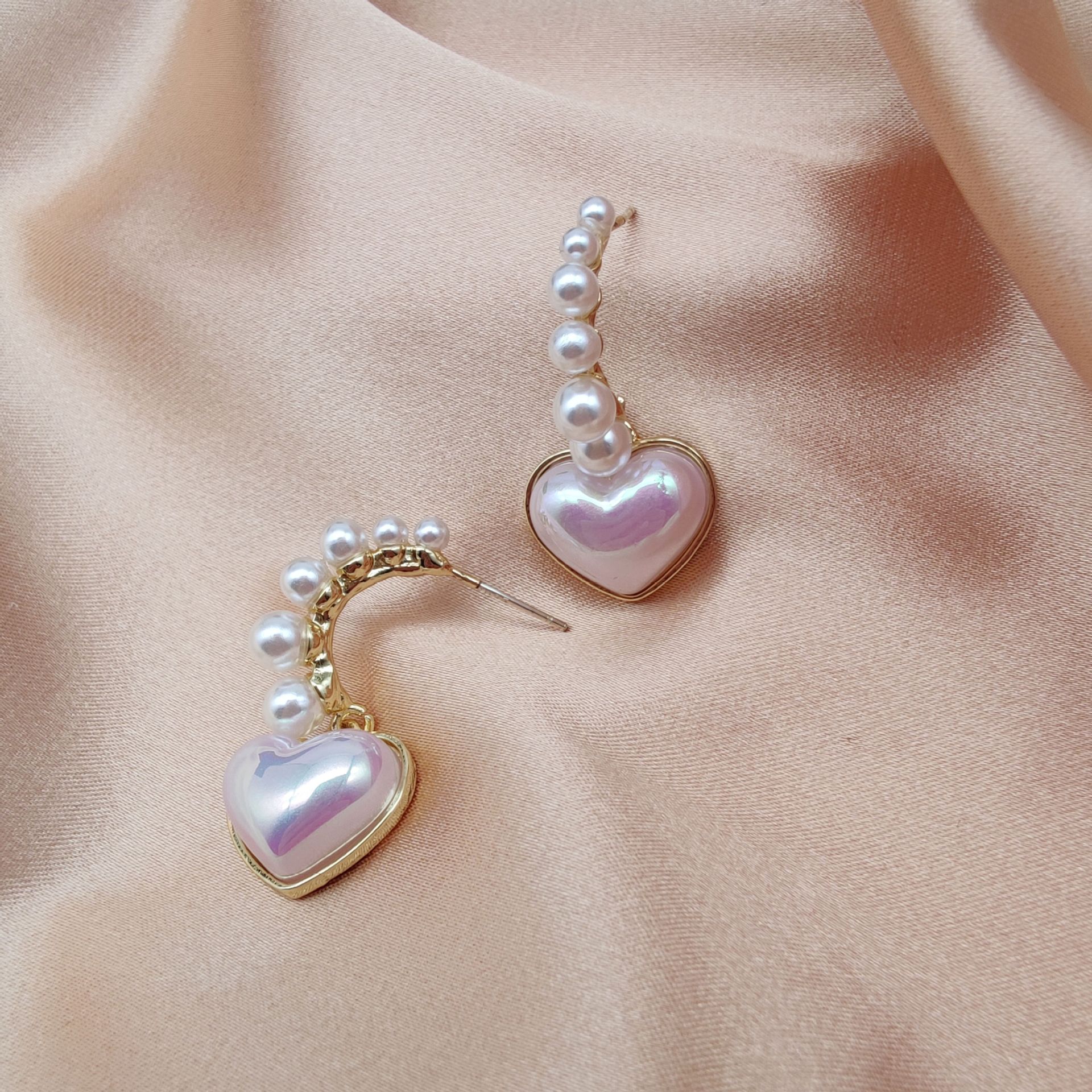 s925银针爱心弯钩耳环耳钉轻奢气质小众冷淡风个性心形高亮珍珠新