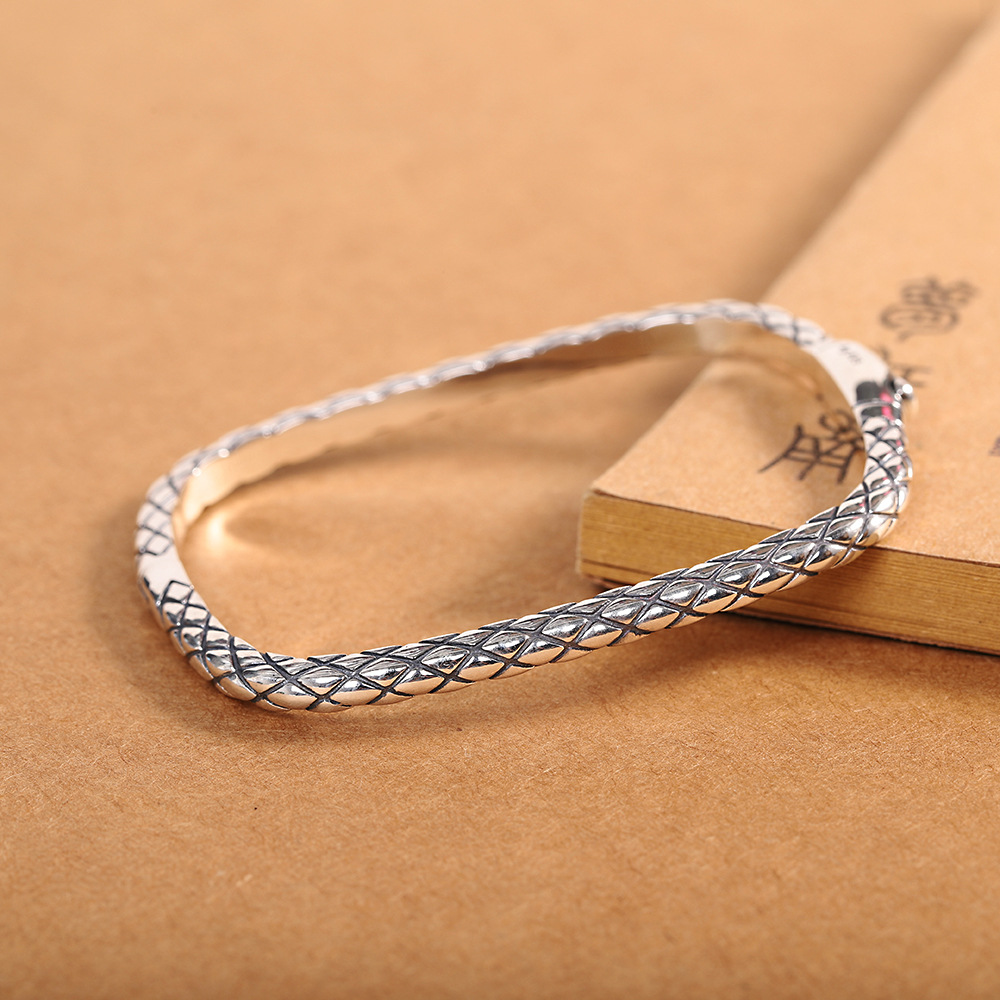 人品银品 s925银雕刻菱格纹方形手镯时尚简约可打开手镯 源头厂货