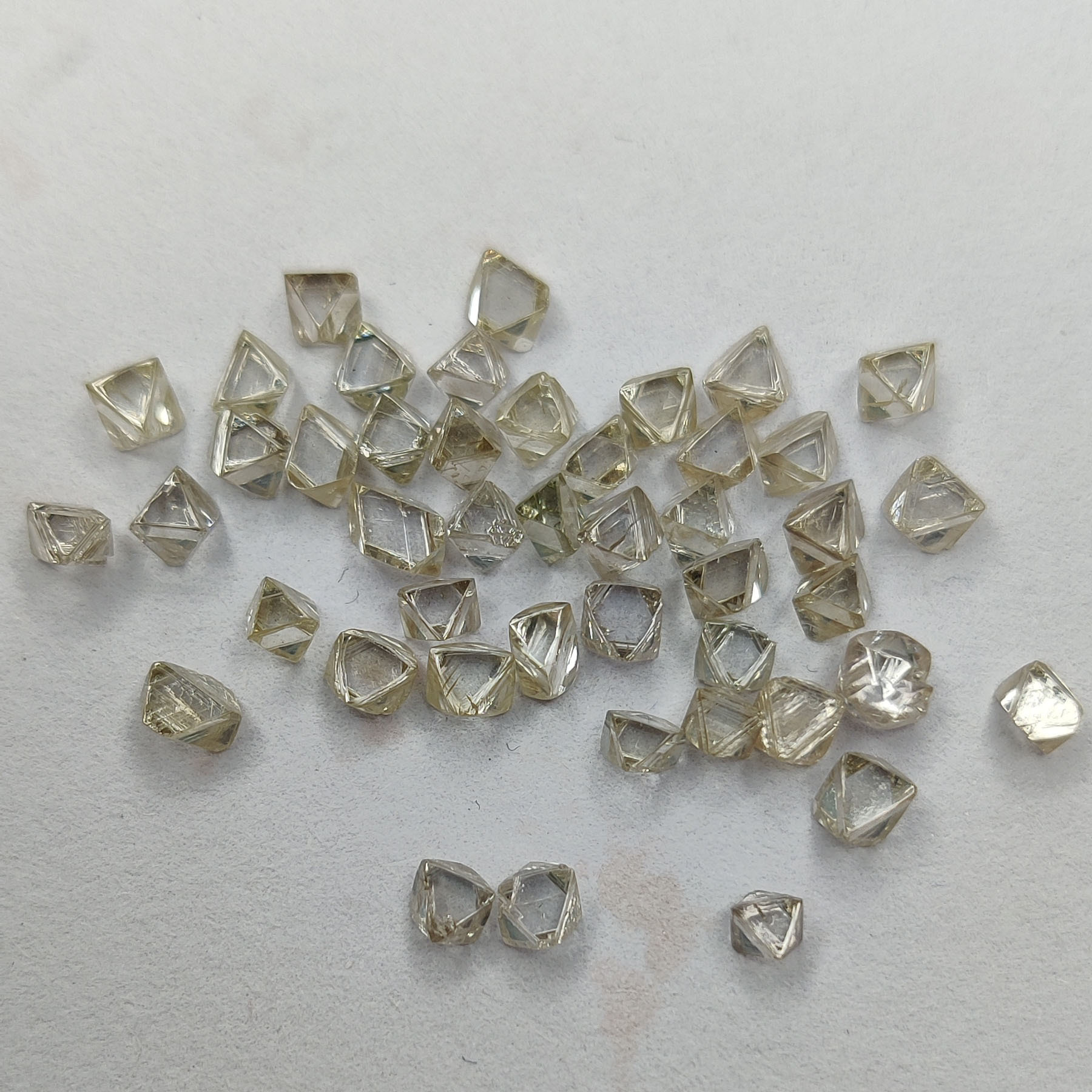 20-50分天然八面体钻石工业金刚石毛坯钻一克拉2到5粒