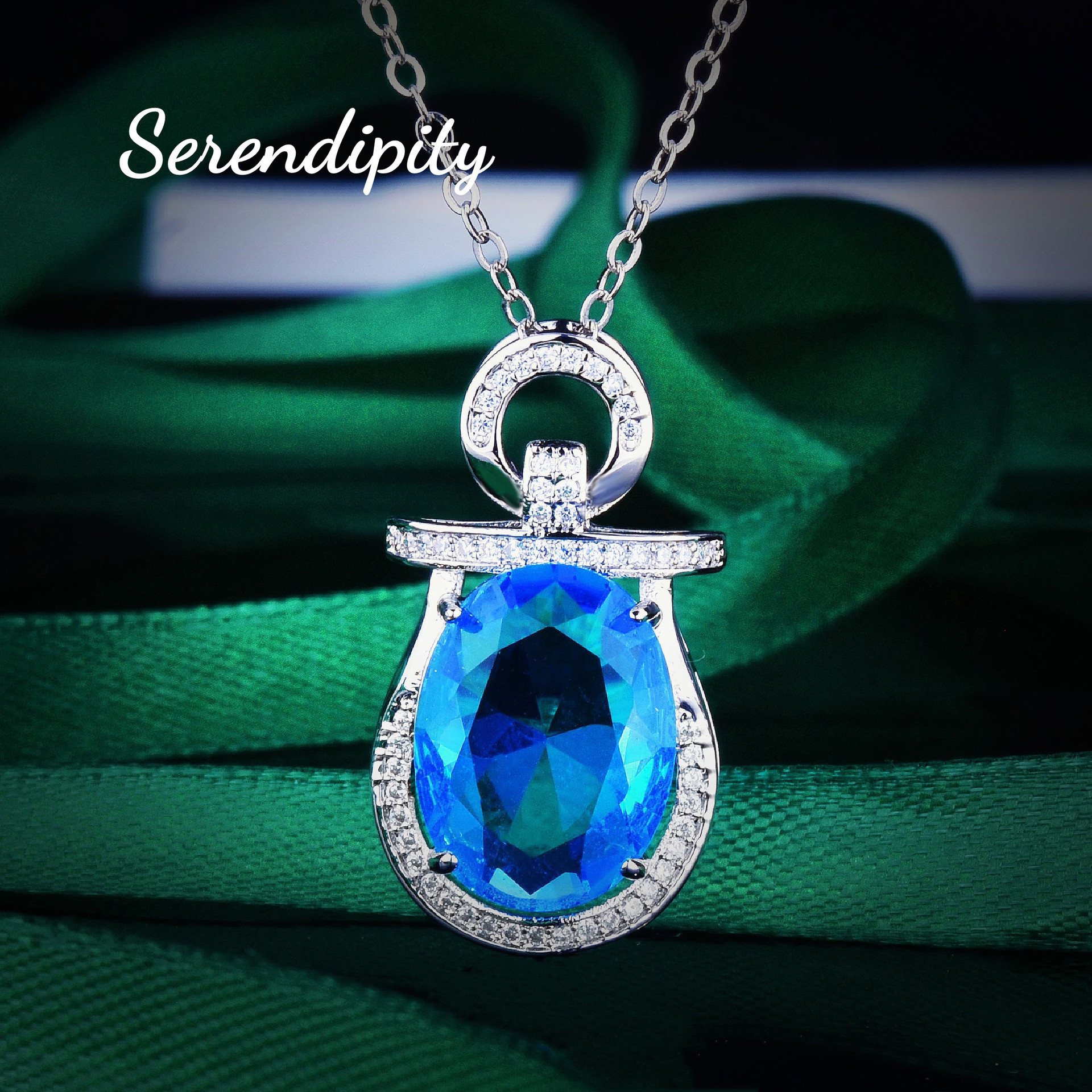 新款简约海蓝宝吊坠铜u形瑞士蓝托帕石彩宝马蹄项链水晶挂件-阿里巴巴