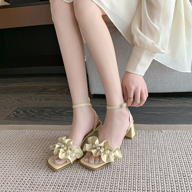 夏天凉鞋女外穿粗跟小高跟鞋露趾时尚韩版甜美荷叶边珍珠搭配裙子