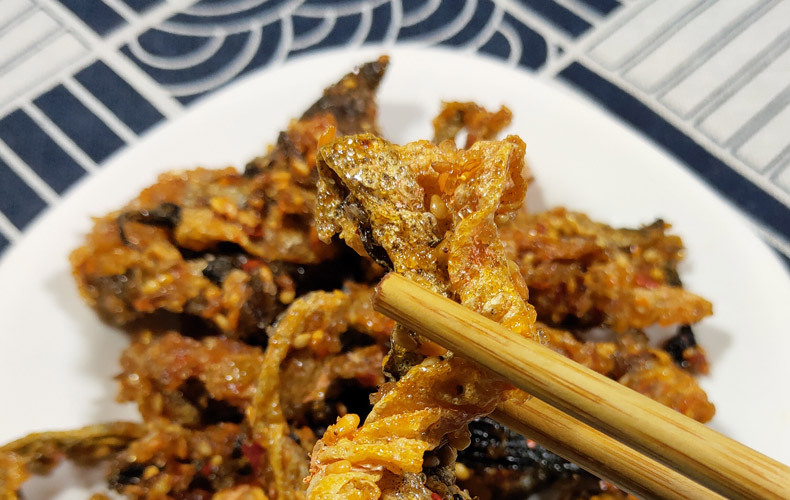 香辣鱼皮500g即食大包装海鲜蜜汁麻辣熟食休闲零食甜辣鳕鱼皮干