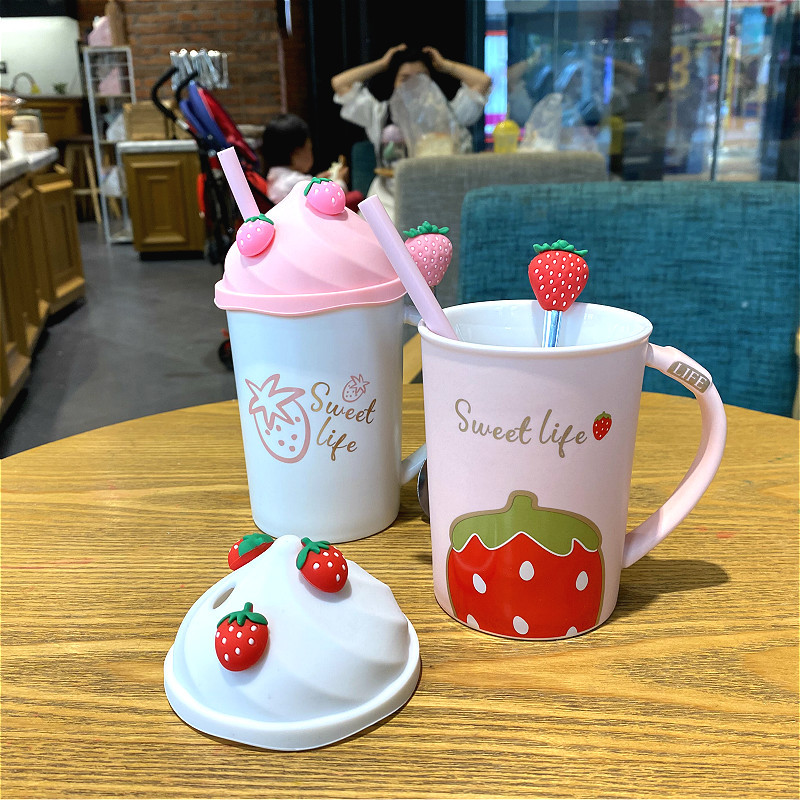 ins可爱草莓水杯子少女心学生闺蜜韩版马克杯带盖吸管陶瓷杯创意