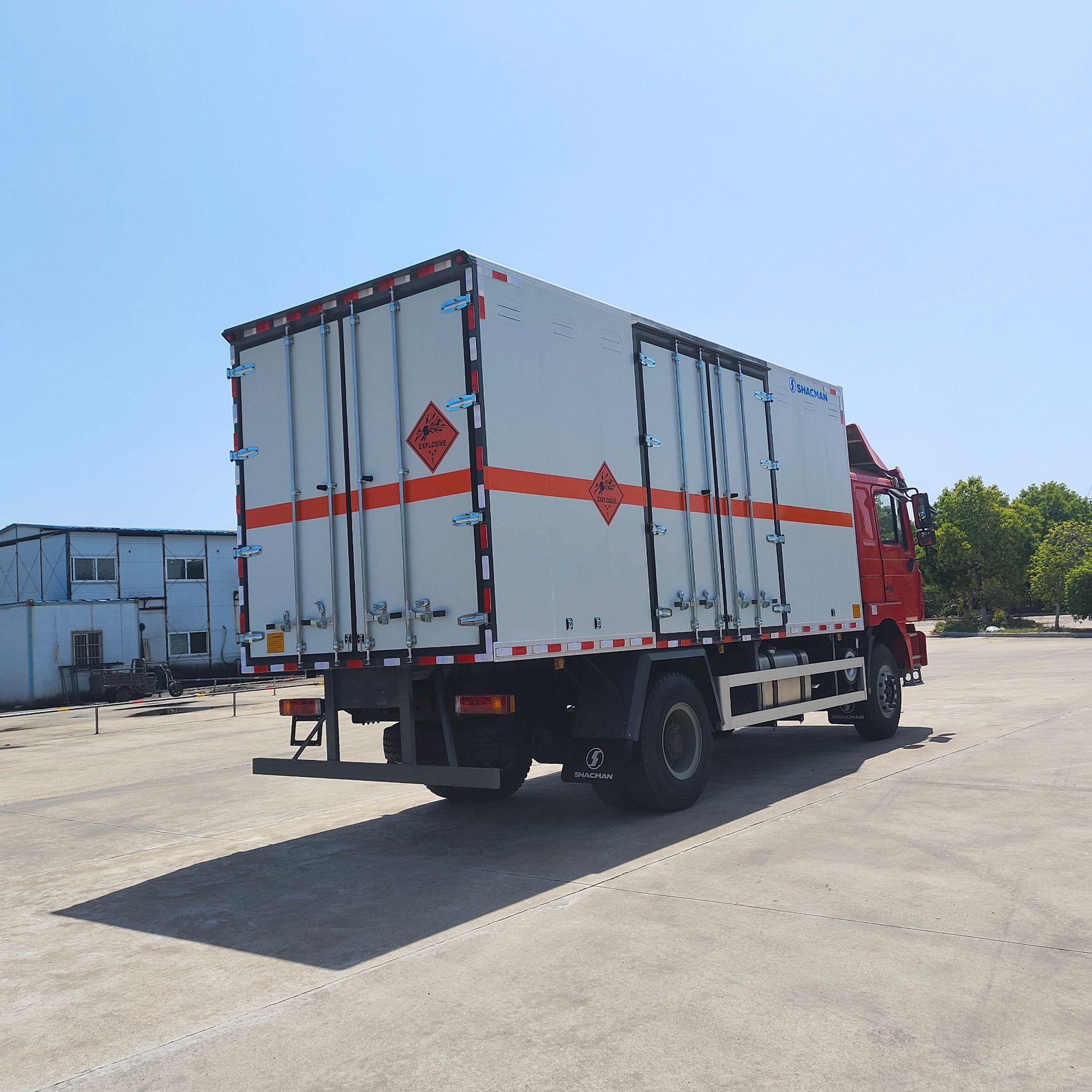 9类杂项hw0危险品车 陕汽出口国三危化运输车厂家直销