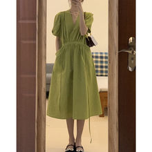 2024夏季收腰V领高级感连衣裙长款法式茶歇小清新绿色中长款裙子