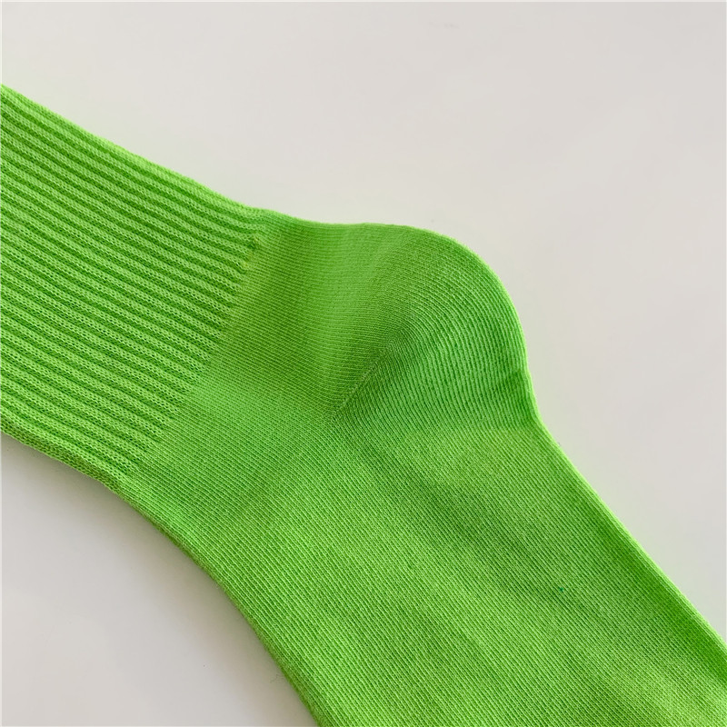 刺绣字母c袜子女网红款外穿荧光色中筒袜ins潮日系运动长筒袜批发