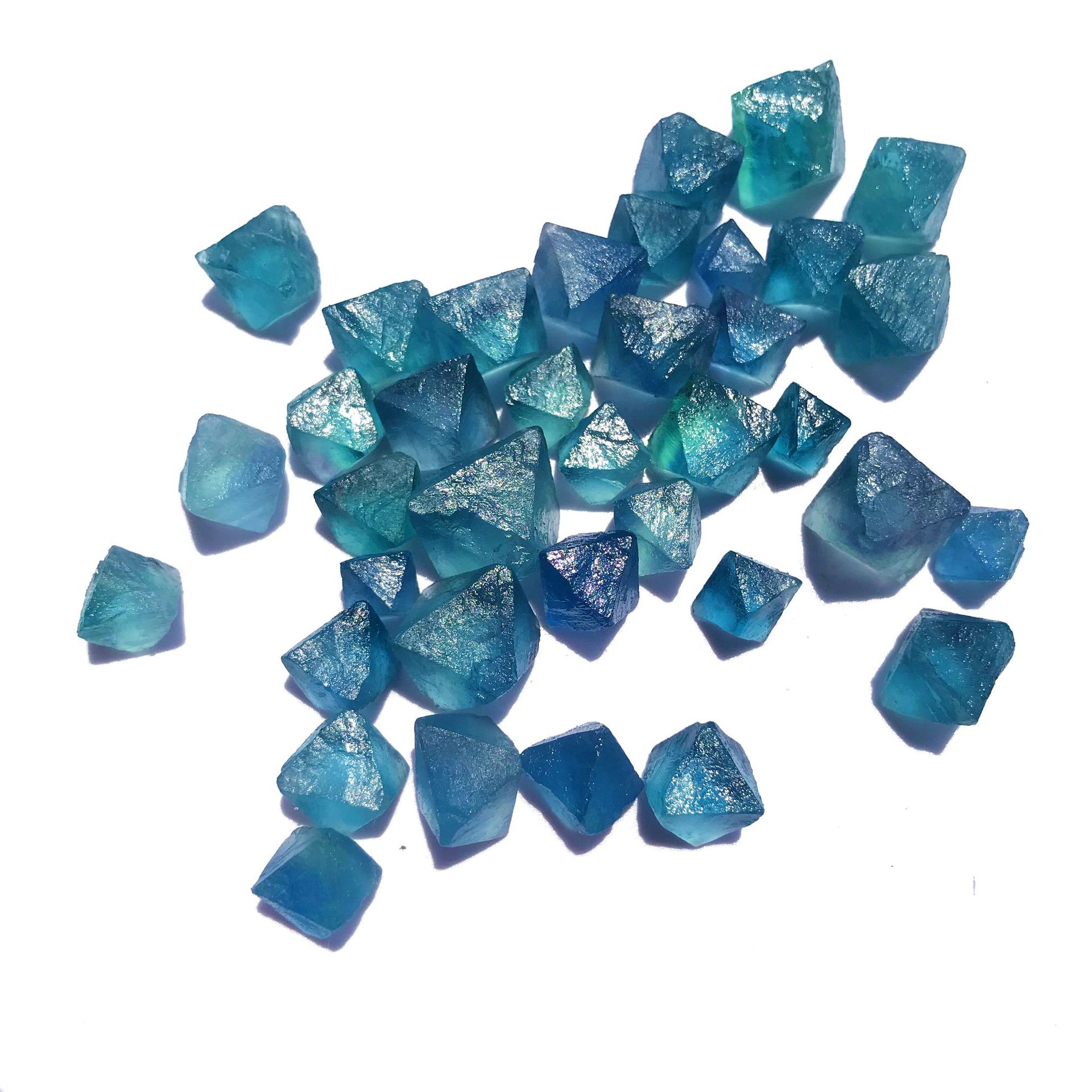 天然蓝萤石八面体鱼缸花瓶装饰吊坠原件萤石八面手工敲打矿物标本