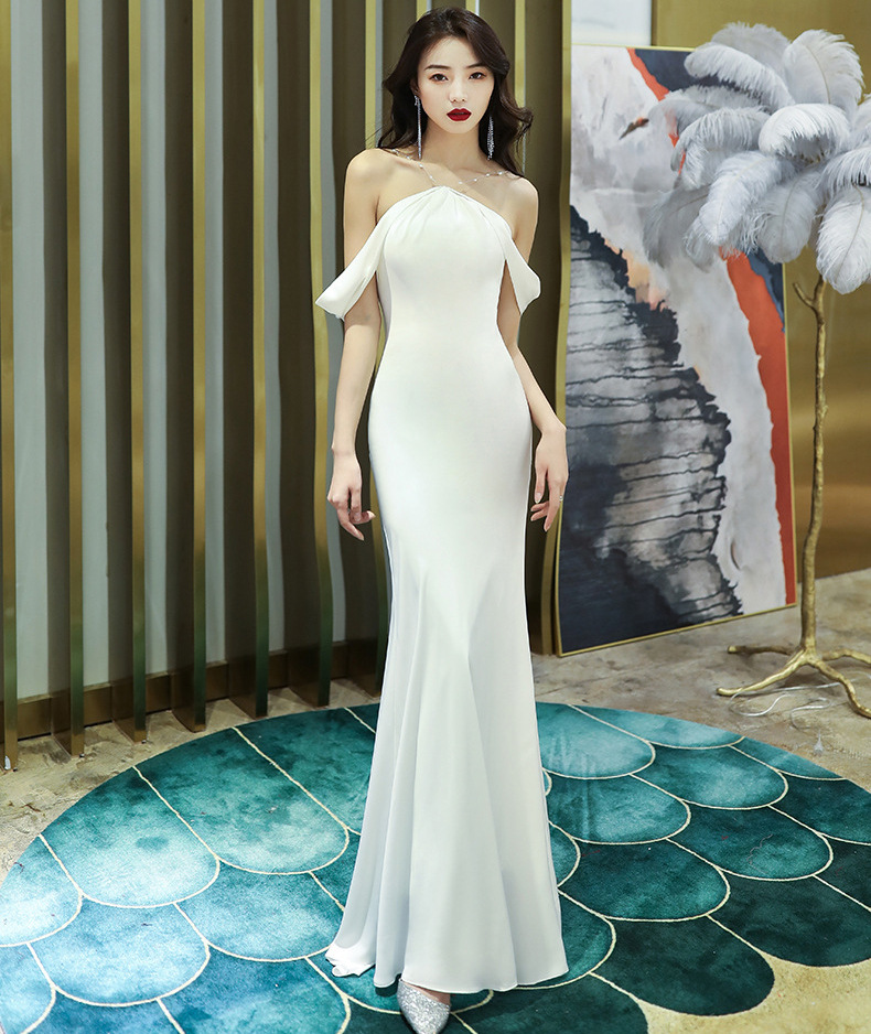 白色主持人挂脖式模特走秀性感年会超仙敬酒服鱼尾18岁成年晚礼服
