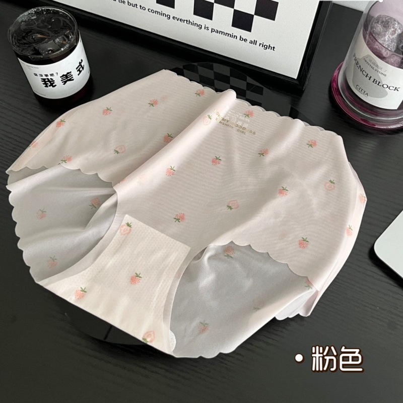 Internet Hot Ice Silk Ultra-Thin Seamless One-Piece Strawberry Underwear Ladies Mid Waist Comfortable Breathable Girls' Briefs