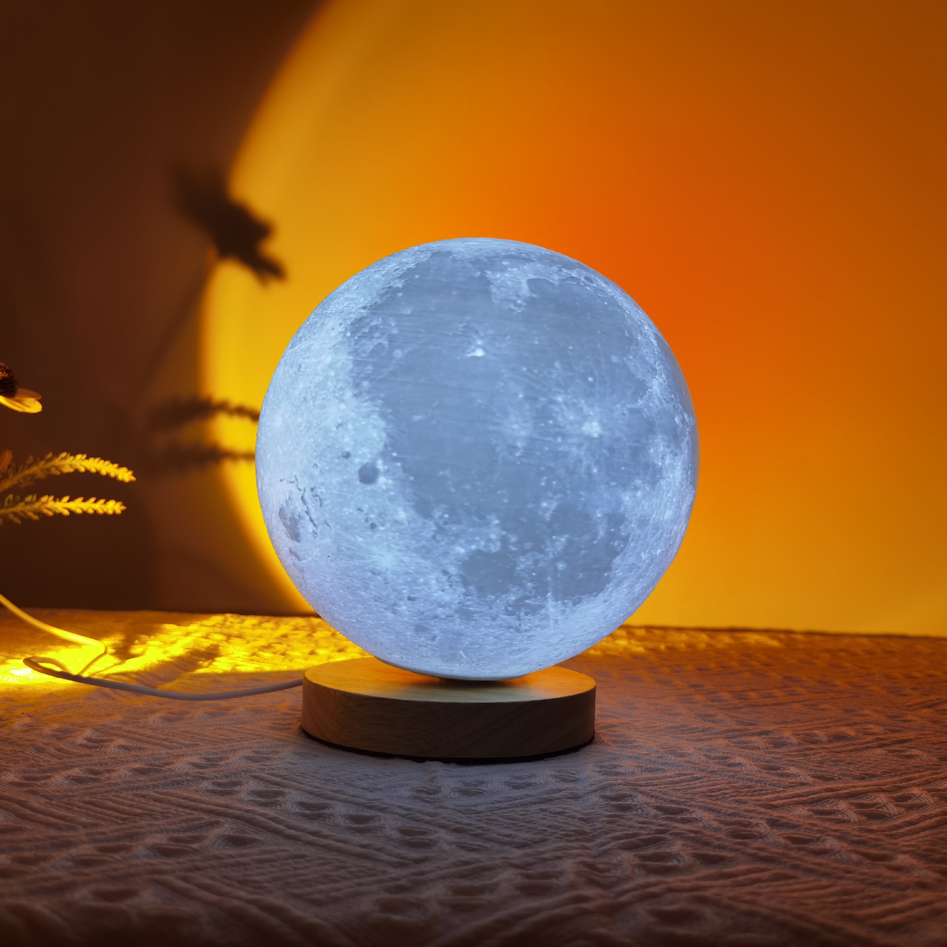 跨境亚马逊3d旋转月球灯语音月亮灯卧室床头台灯智能网红星球灯