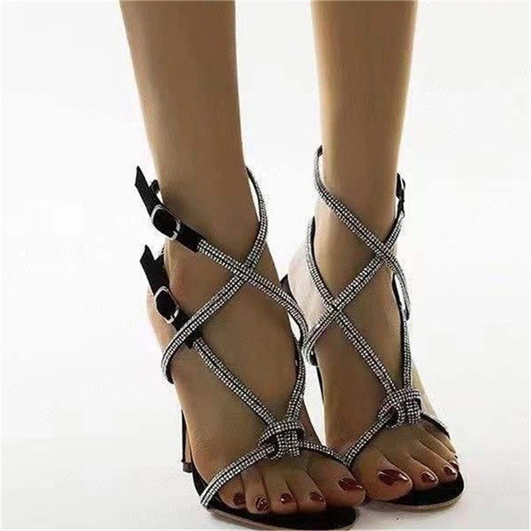 2021夏季纯色金色平跟镂空成年低帮侧空脚腕绊带尖头圆头时装凉鞋