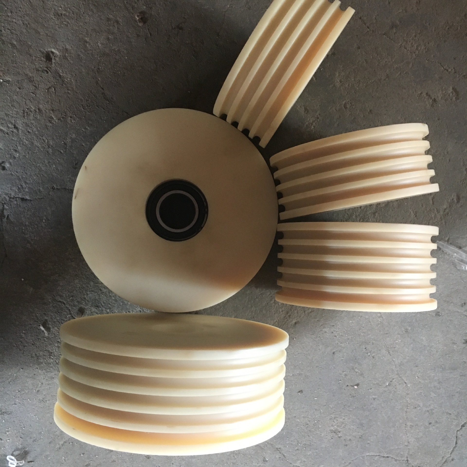 供应耐磨尼龙轴承套 尼龙轴承轮 尼龙衬套 尼龙轴瓦 尼龙件定制