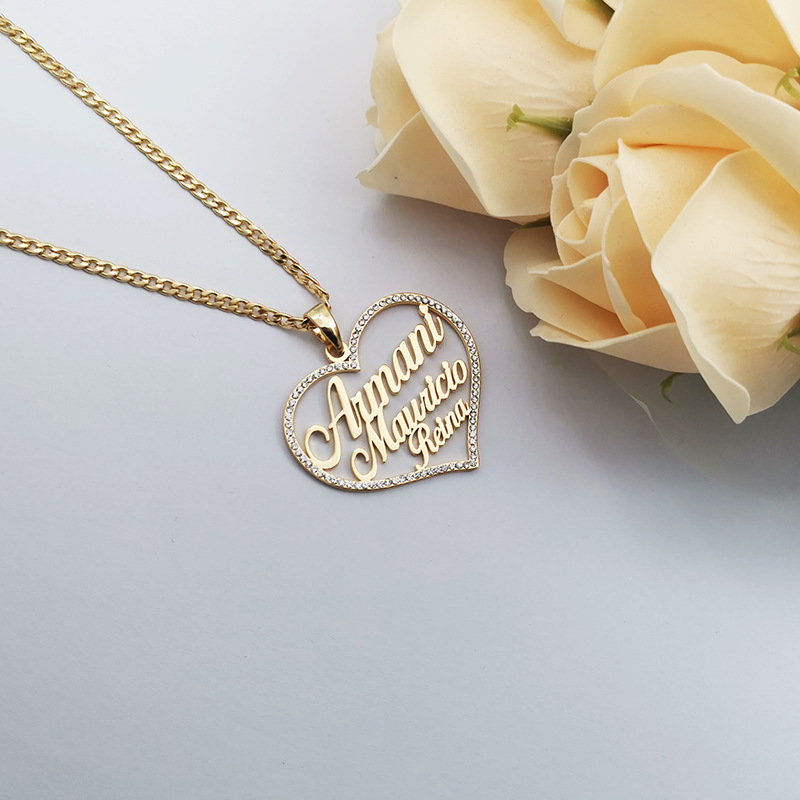跨境热销定 制英文名字项链心形镶锆石吊坠情侣项链家庭铭牌礼物