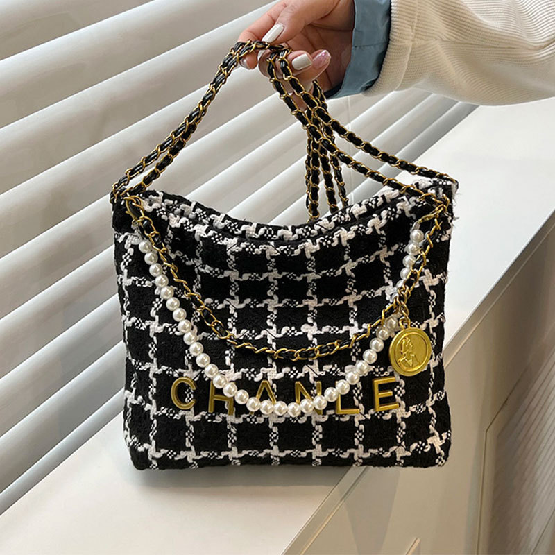 2022 Mori Cute Texture Pearl Chain Large Capacity Women's Bag New Winter Fashionable Stylish Plaid Single Shoulder Bucket Bag