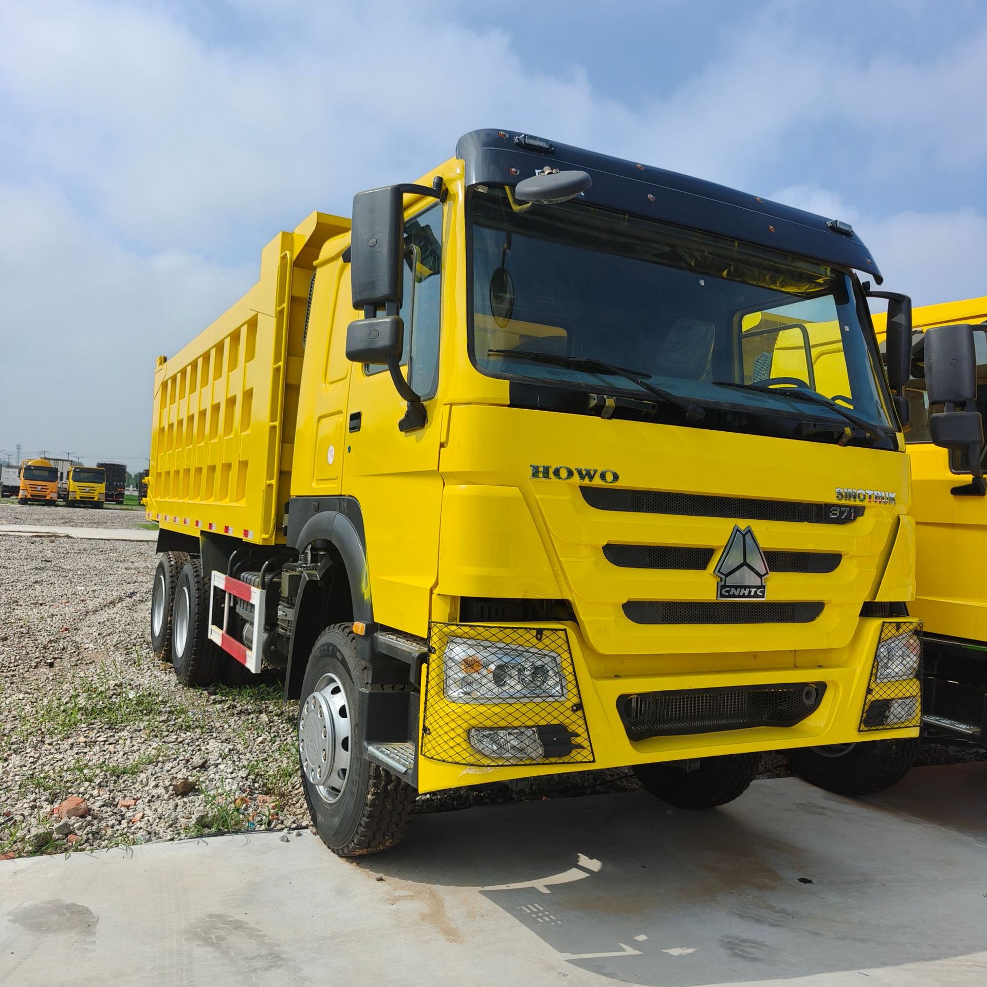 出口豪沃后八轮货车 ,沙石料渣土运输工程车后八翻斗自卸车