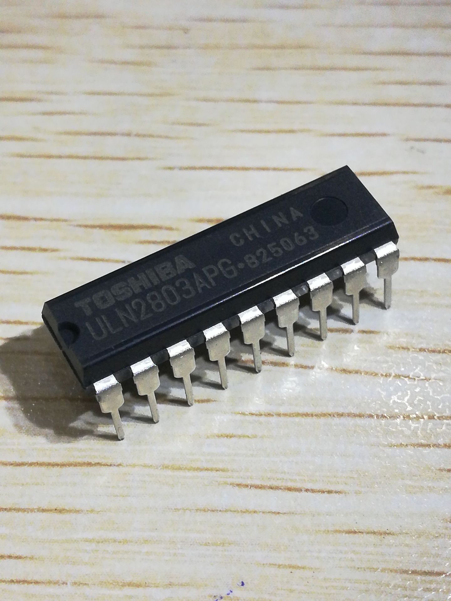 uln2803apg uln2803ap全新集成电路ic芯片电子件集成块直插dip18