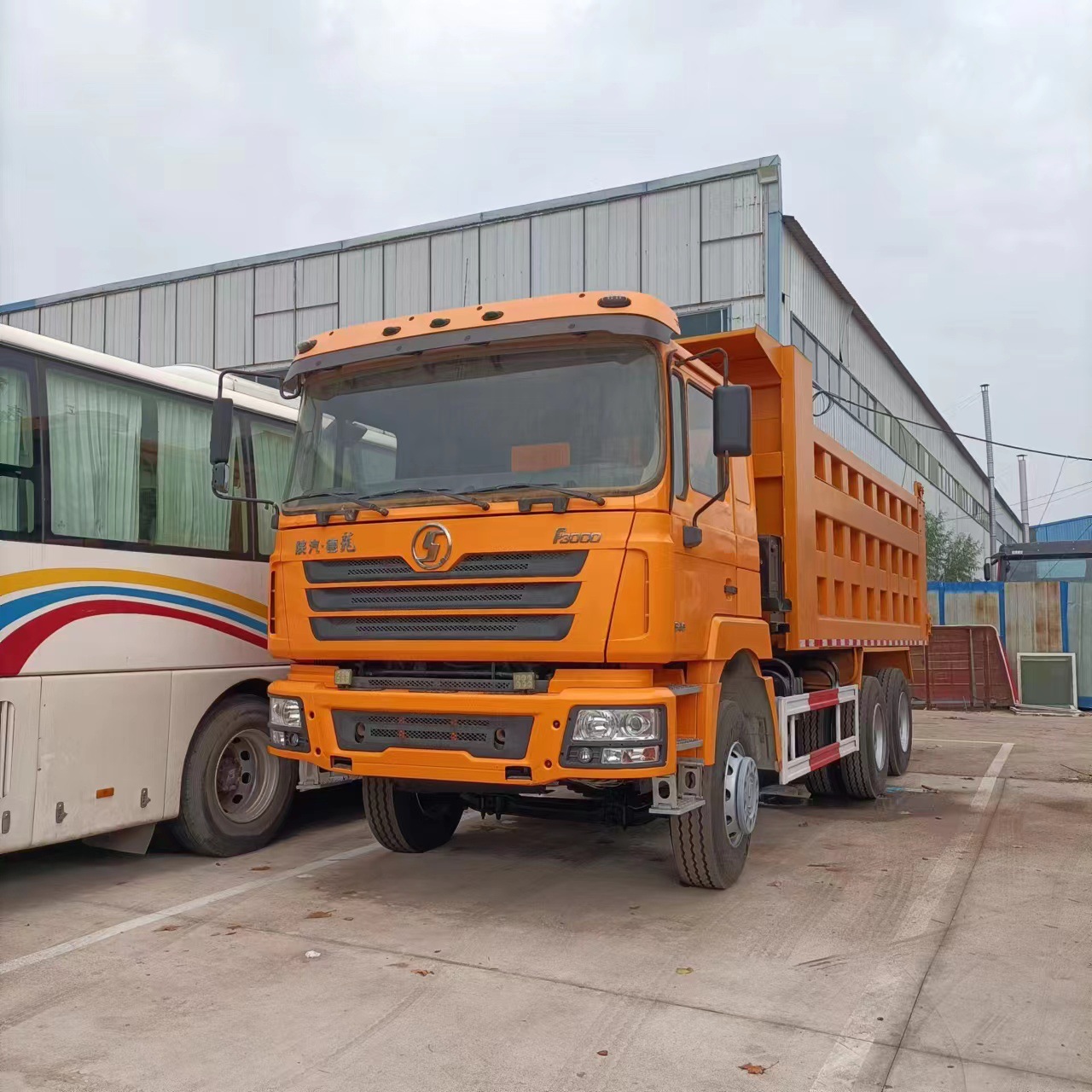 现货出口10轮陕汽德龙自卸车 重型集装箱翻斗车 后八轮货物运输车