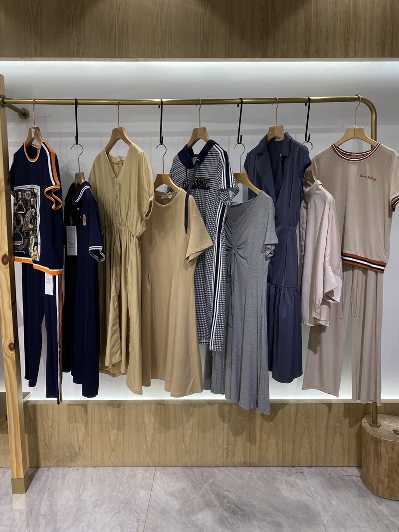 癸妮雅21夏装 剪标折扣品牌女装份货走份 实体店一手货源拿货渠道