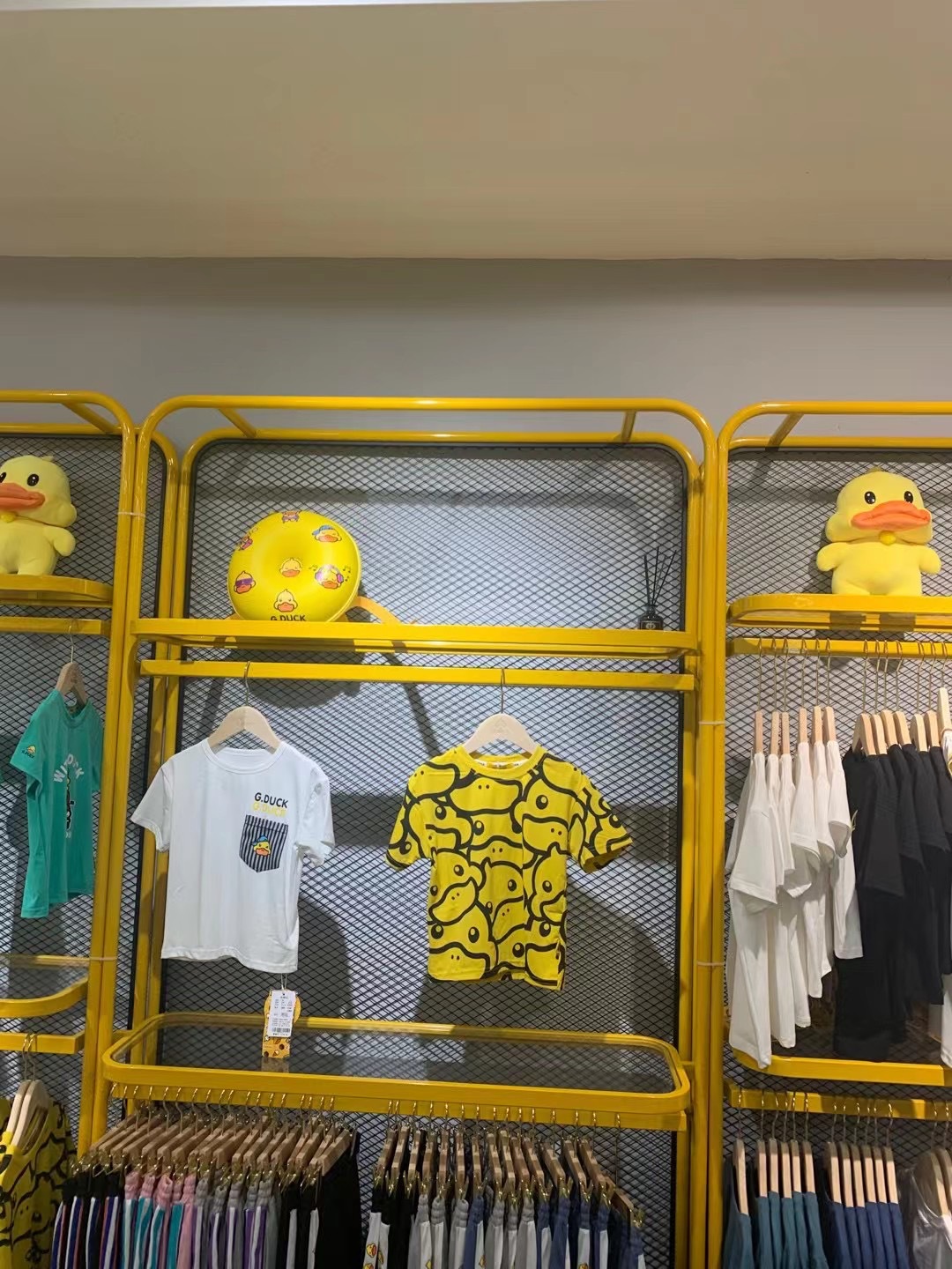 小黄鸭童装店服装货架 铁艺烤漆服装潮流展示架 bduck童装店定制