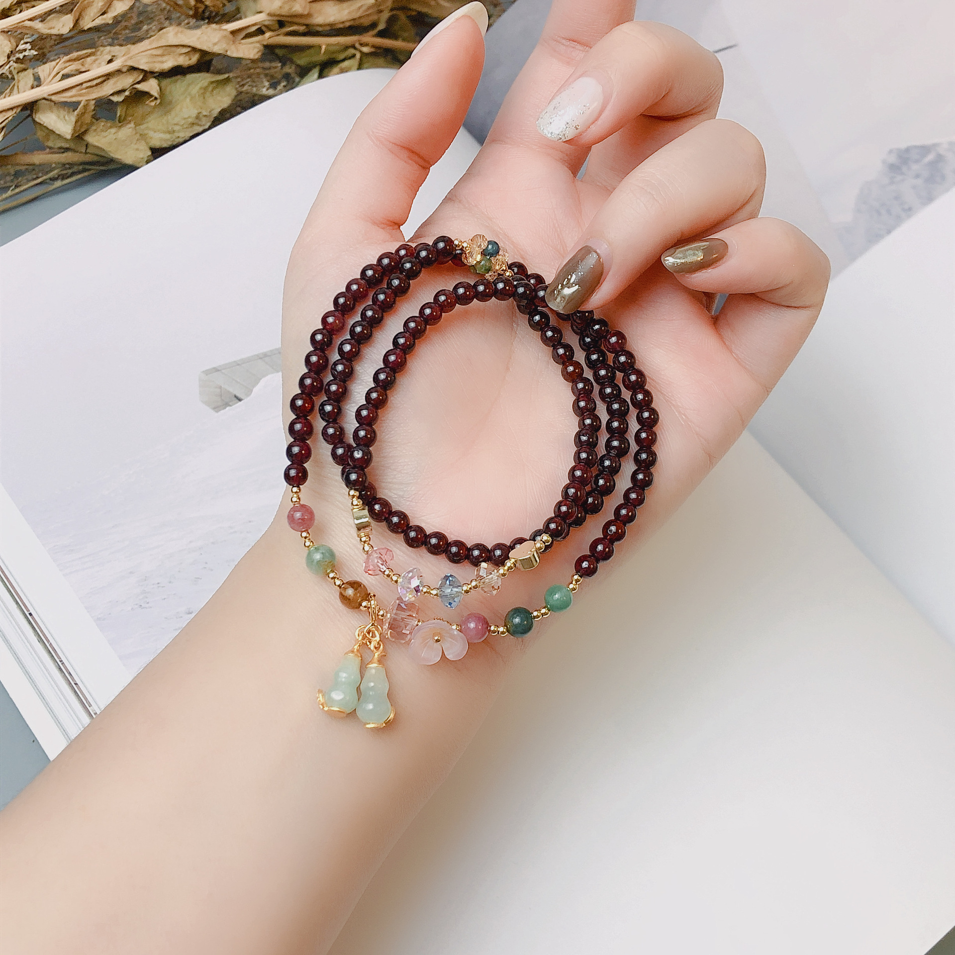 石榴石碧玺天然水晶手链女国风葫芦吊坠三圈手串贝壳花朵手工饰品
