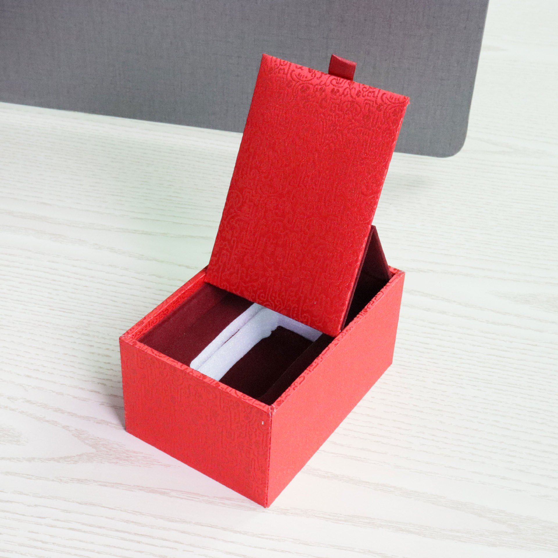成都包装盒设计印刷_苹果设计包装高端盒_珠海印刷招聘糊盒机长