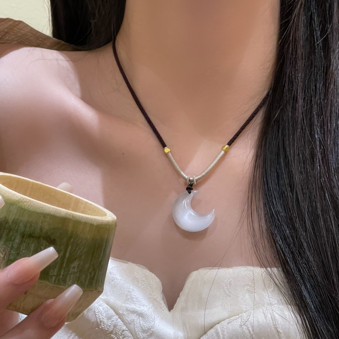 抖音同款白月光月牙编织绳项链女温柔古风猫眼石吊坠网红锁骨链潮