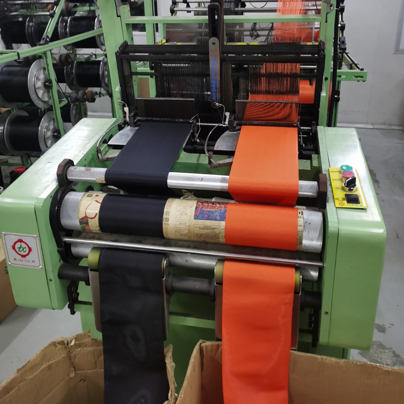 2/110 新能源汽车电线电缆阻燃开口自卷管 织带机