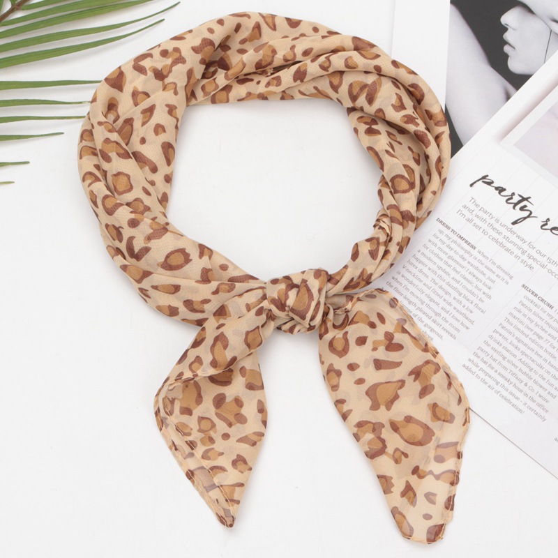 Fashion Leopard Print Scarf Women's Chiffon Soft Small Square Towel European and American Leopard Print Scarf Spring, Summer and Autumn Decorative Scarf