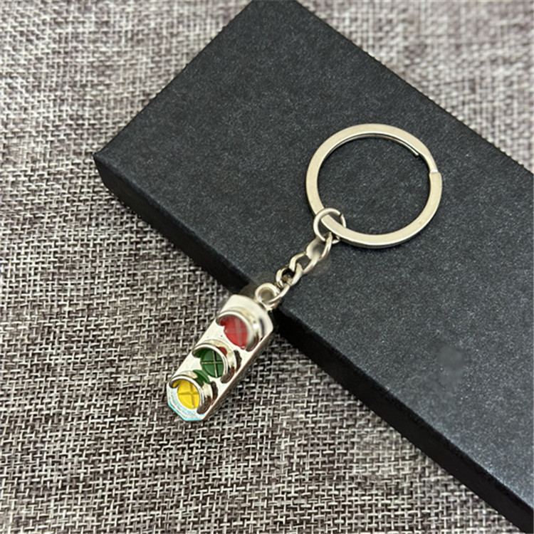 交通红绿灯钥匙扣 创意汽车挂件安全宣传礼品激光logo