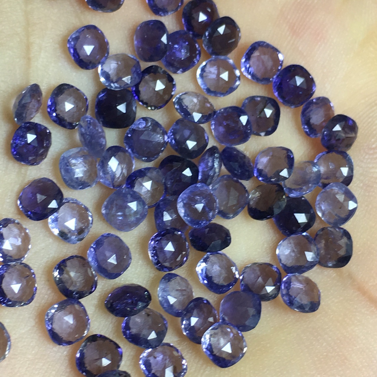 工厂直供天然堇青石 天然水蓝宝肥方枕形4*4双面玫瑰切工