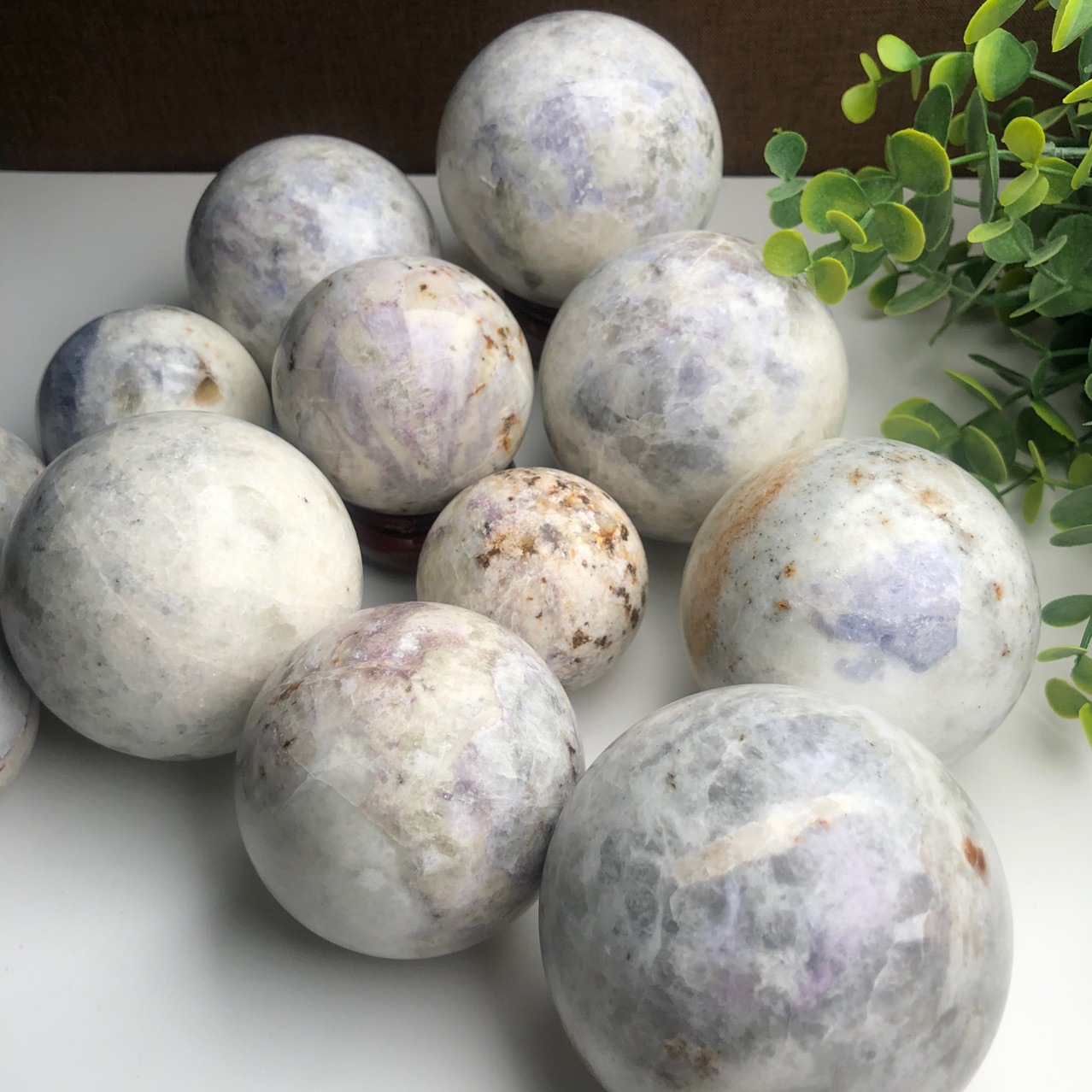 天然紫方钠石球原石水晶摆件变色紫橘方纳石手饰玉石饰品