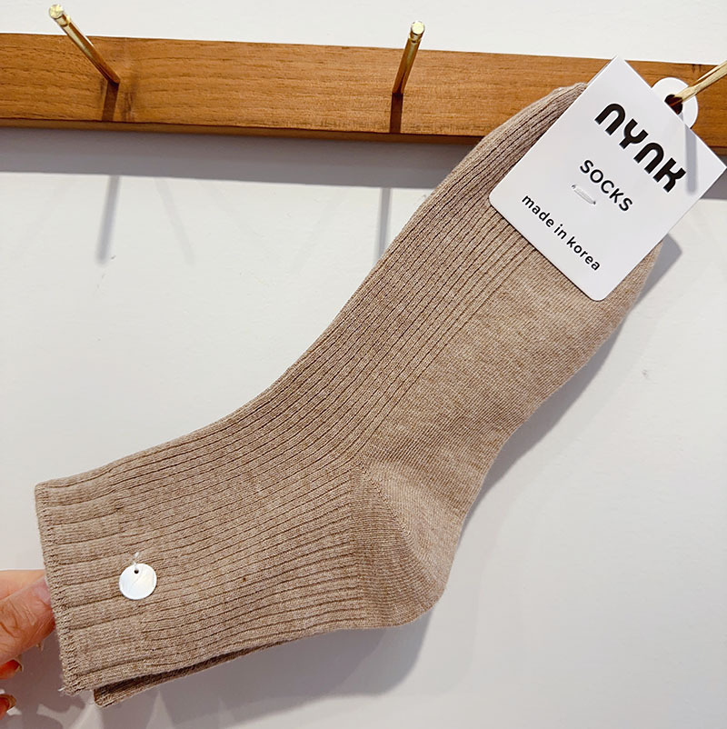 [Socks Sewing Buttons] Korean Dongdaemun Socks Comfortable Fashion Ladies Middle Tube Cotton Socks Simple