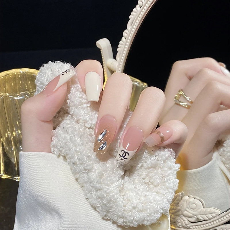 大牌logo穿戴甲贴片批发香奶奶美甲温柔粉透果冻胶假指甲成品甲片